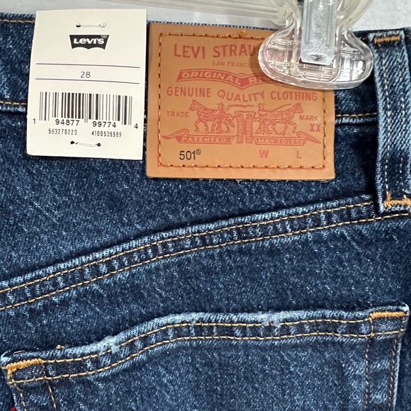 NWT Levis High Rise 501 Denim Jean Shorts Womens 28 3” Inseam Medium Wash - Picture 9 of 11